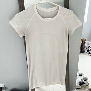 white lululemon swiftly tech 2.0 short sleeve